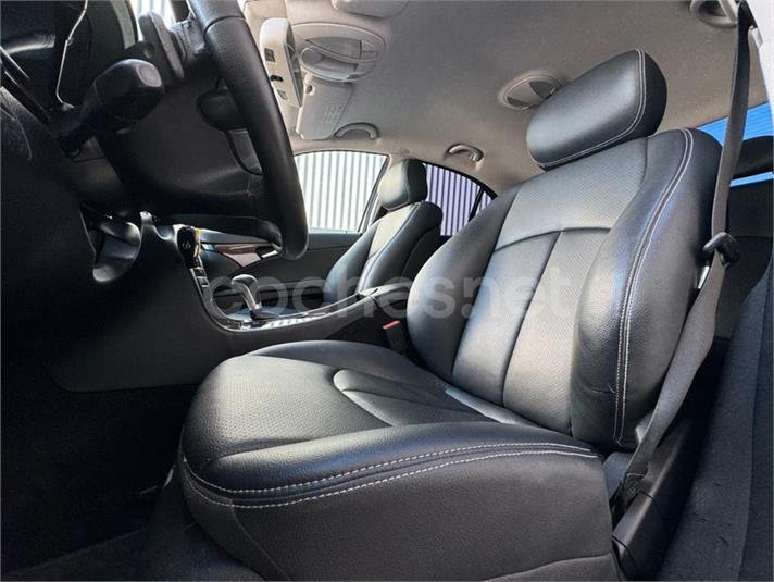 MERCEDES-BENZ Clase E 220 CDI Classic 4p.