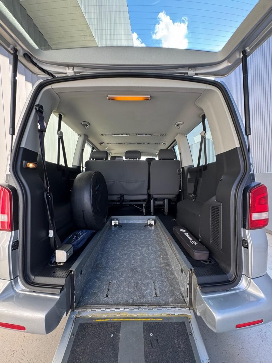 VOLKSWAGEN Caravelle Largo 2.0 TDI Comfortline