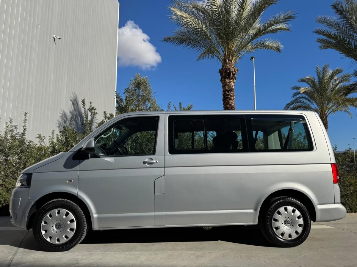 VOLKSWAGEN Caravelle Largo 2.0 TDI Comfortline
