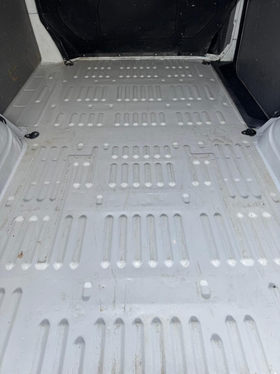 VOLKSWAGEN TRANSPORTER KOMBI PRO CORTO 2.0 TDI
