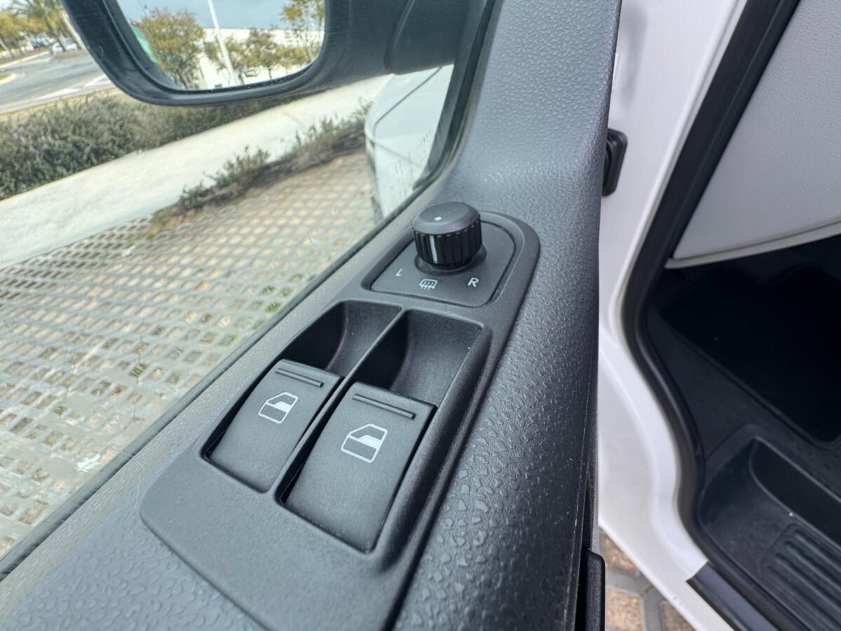 VOLKSWAGEN TRANSPORTER KOMBI PRO CORTO 2.0 TDI