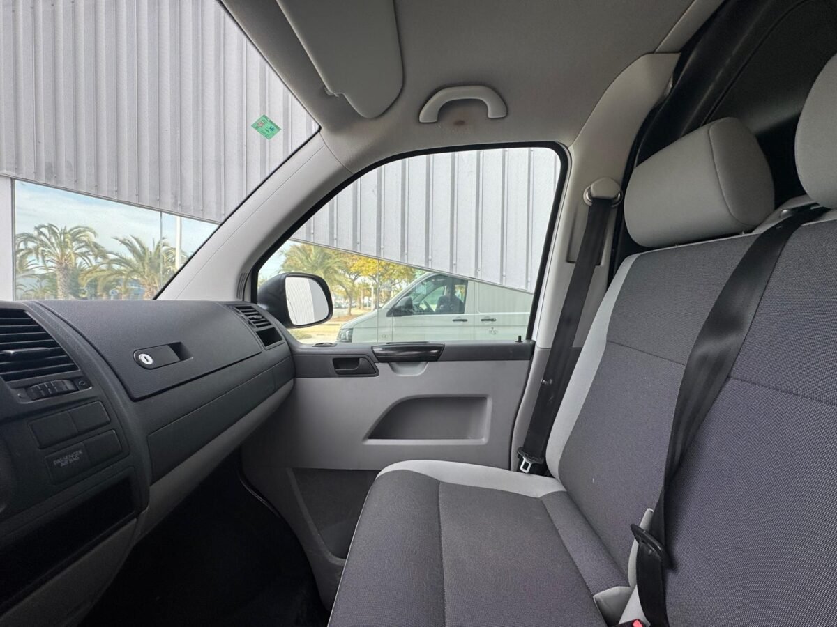 VOLKSWAGEN TRANSPORTER KOMBI PRO CORTO 2.0 TDI
