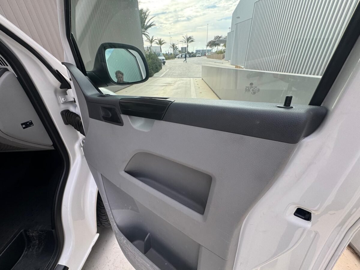VOLKSWAGEN TRANSPORTER KOMBI PRO CORTO 2.0 TDI