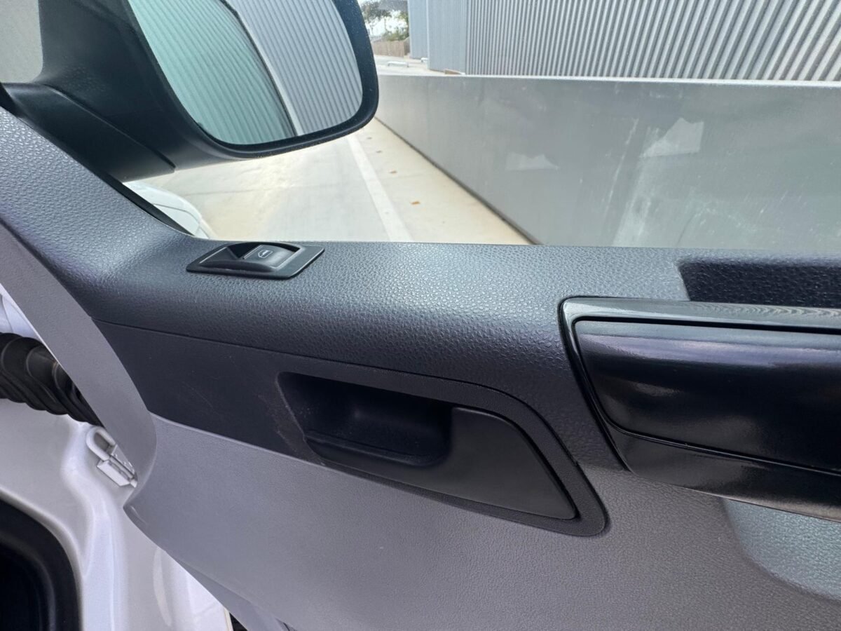 VOLKSWAGEN TRANSPORTER KOMBI PRO CORTO 2.0 TDI