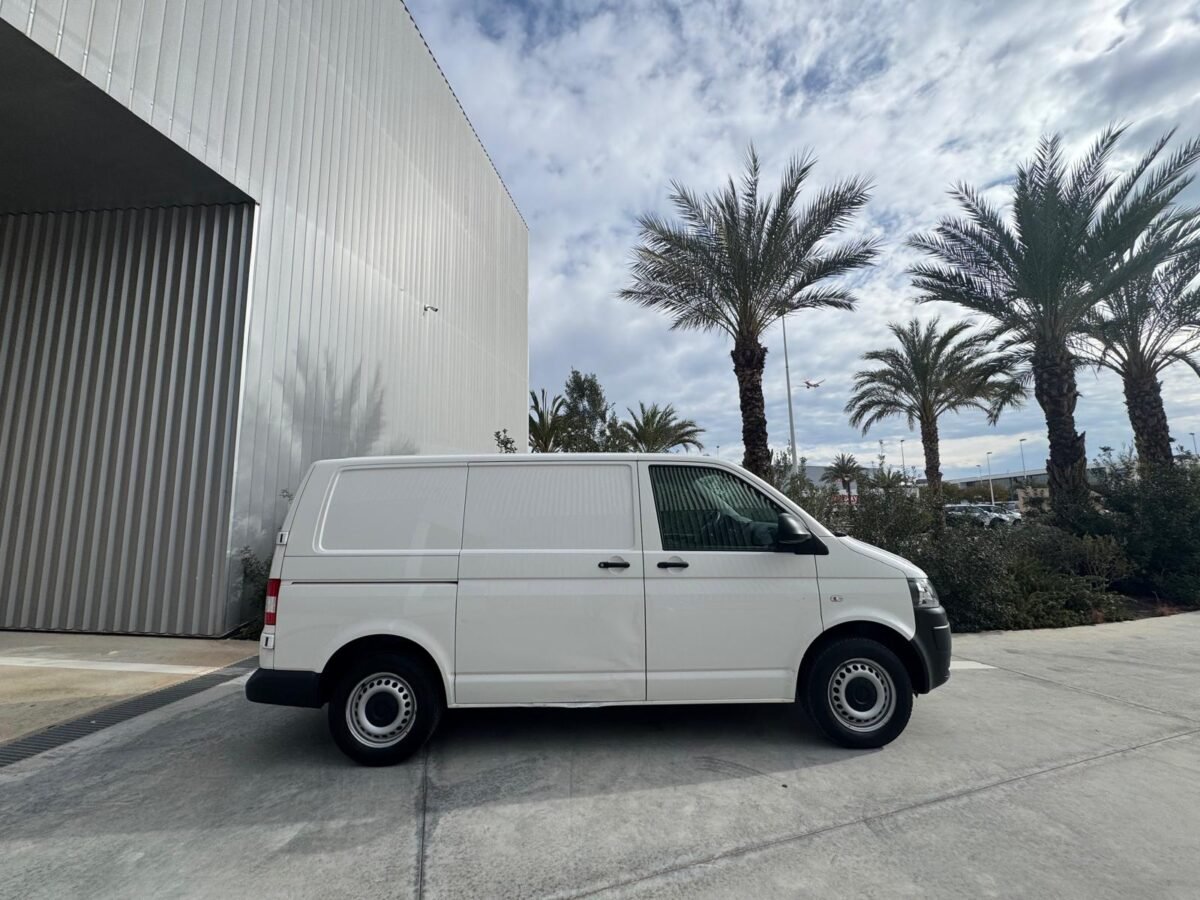 VOLKSWAGEN TRANSPORTER KOMBI PRO CORTO 2.0 TDI
