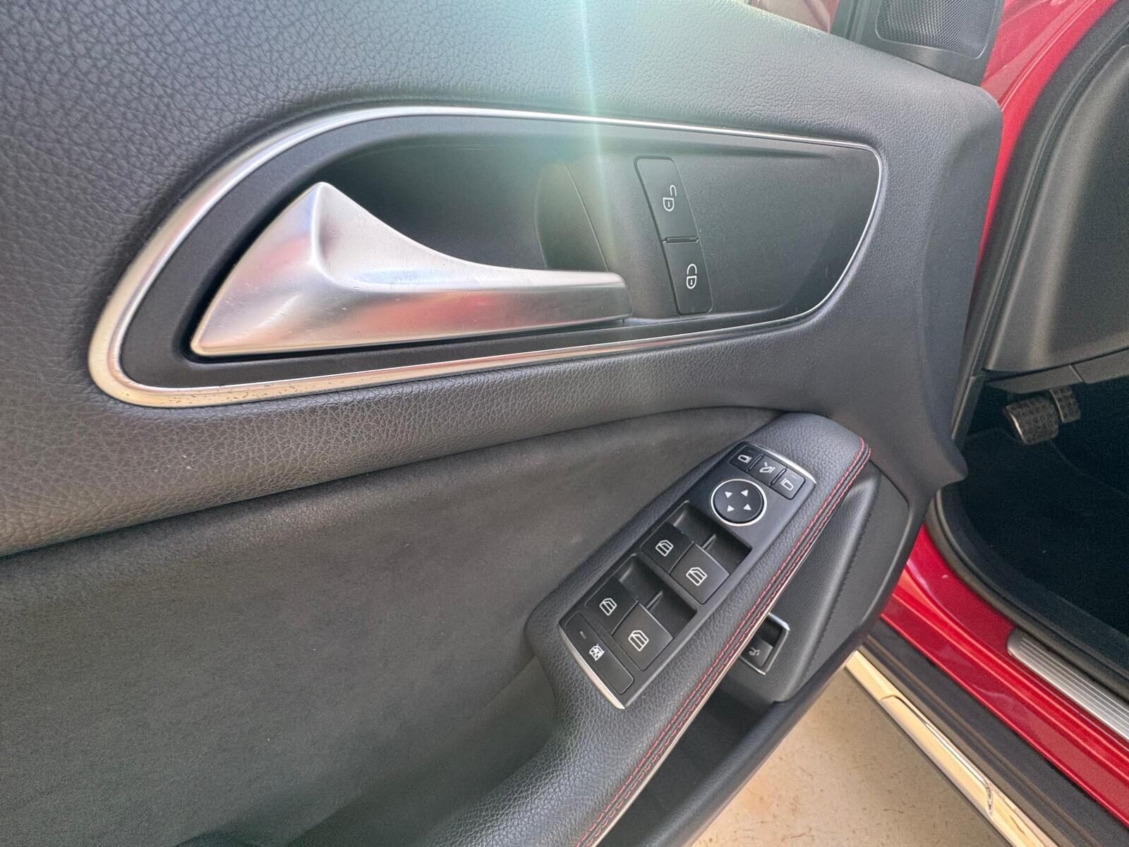 MERCEDES-BENZ GLA 200CDI